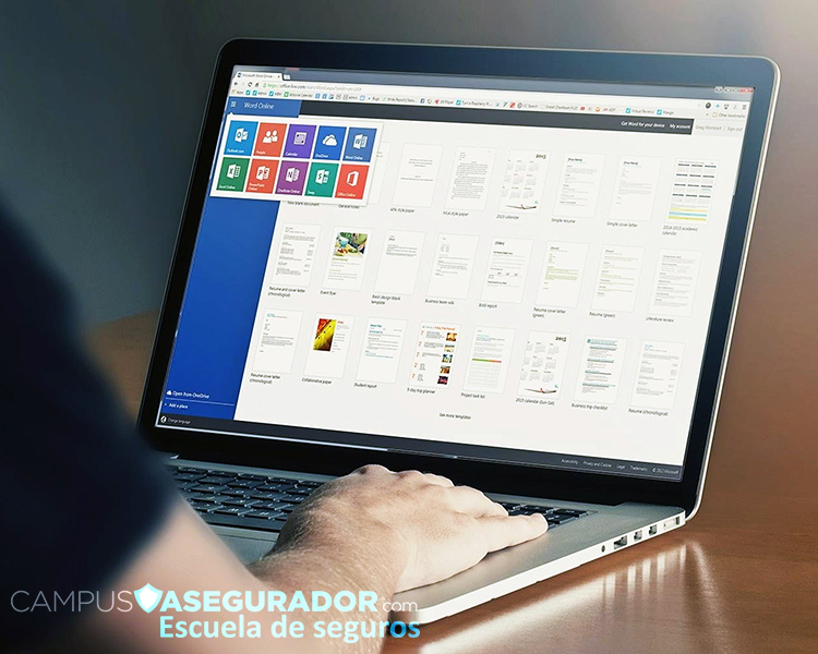 Mano de estudiante operando interfaz de Word Online en laptop para cursos de seguros en Campus Asegurador.