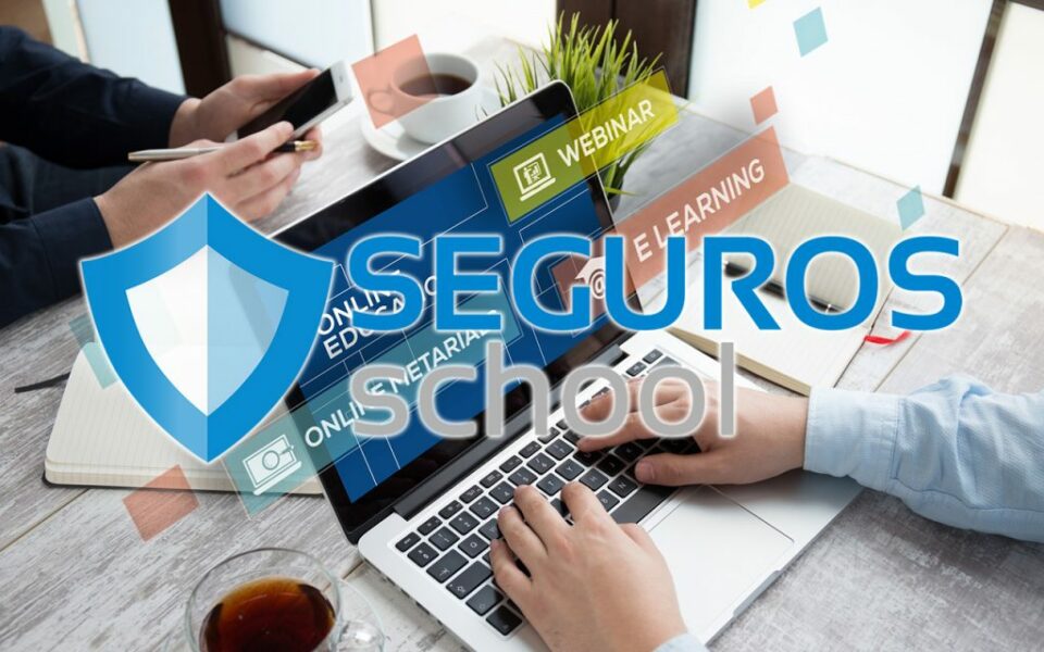 Logotipo Seguros School y escudo azul sobre laptop, destacando servicios de webinar y e-learning para profesionales.