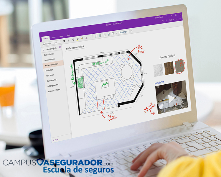 Persona operando software de diseño de reformas en ordenador portátil para formación técnica de Campus Asegurador.