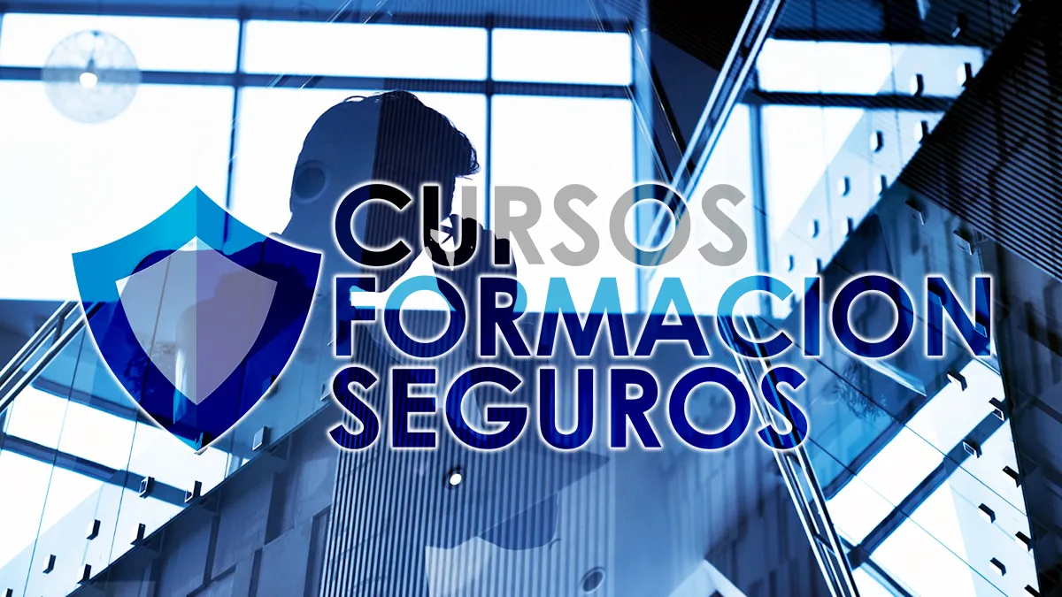 Texto Cursos Formación Seguros con escudo azul y silueta de analista en oficina corporativa de arquitectura moderna.